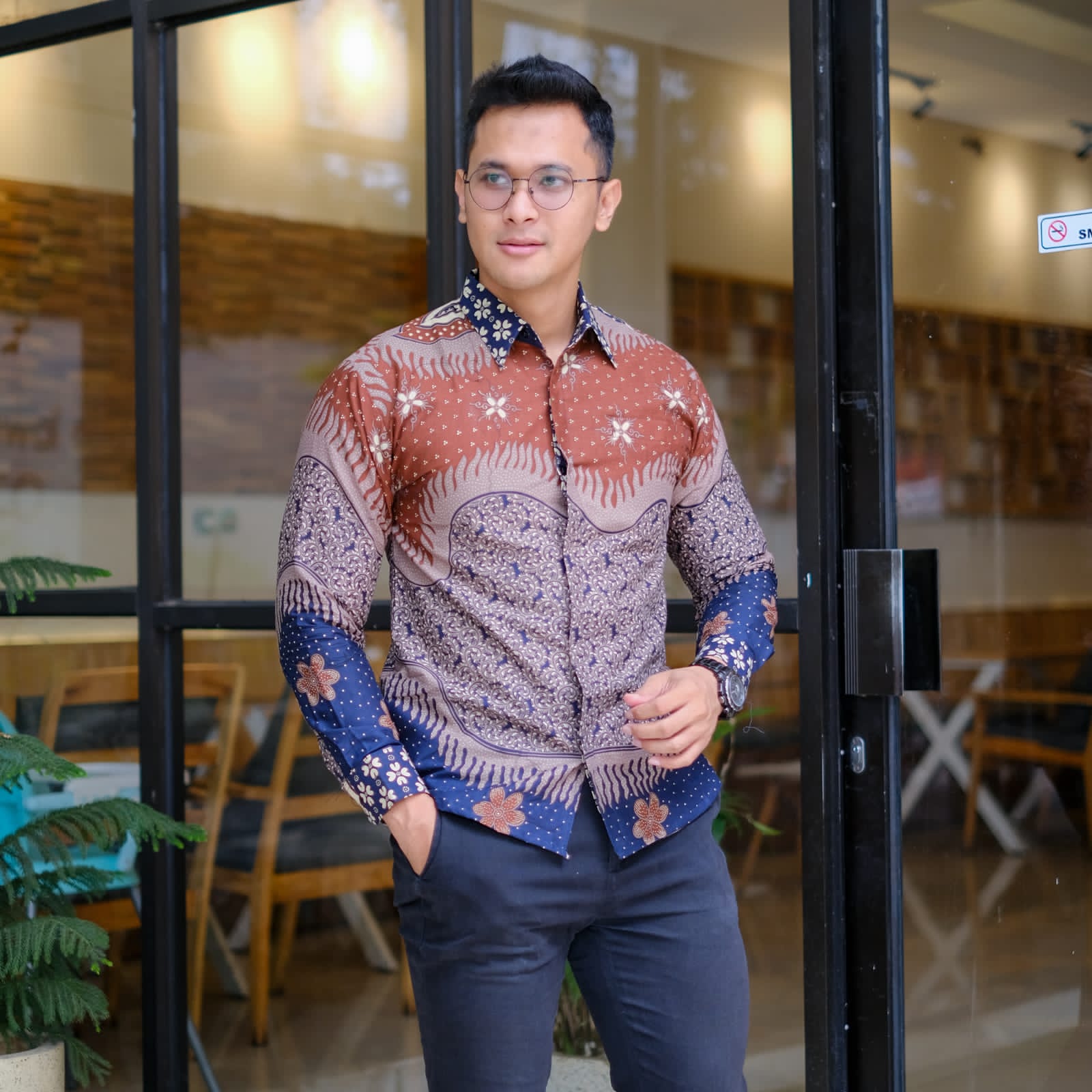 cover-BUNGA ABSTRAK Kemeja Batik Pria Solo Lengan Panjang Lapis Furing BY BATIKSOLOAMANAH-1