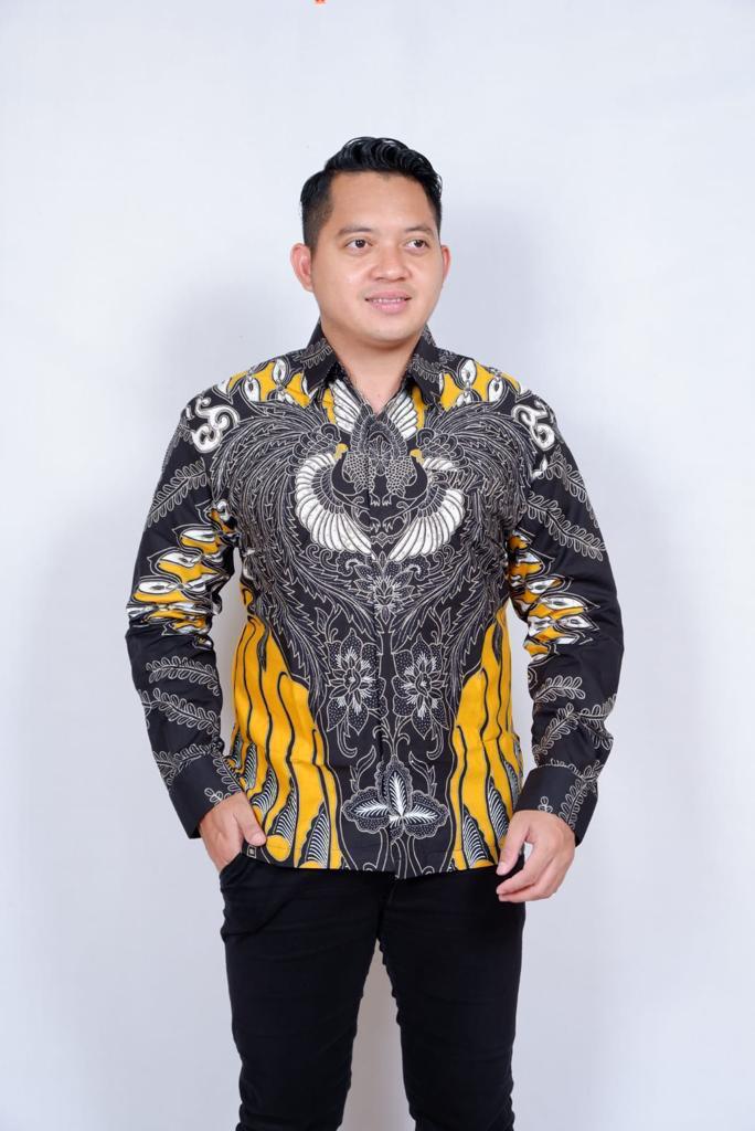 cover-CAKRABUANA KUNING Kemeja Batik Pria Solo Lengan Panjang Lapis Furing BY BATIKSOLOAMANAH-1