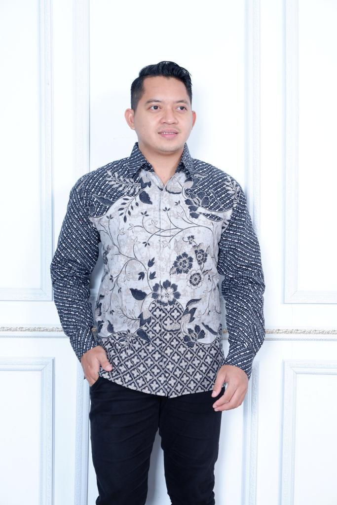 cover-GUMIRAH Kemeja Batik Pria Solo Lengan Panjang Lapis Furing BY BATIKSOLOAMANAH-1