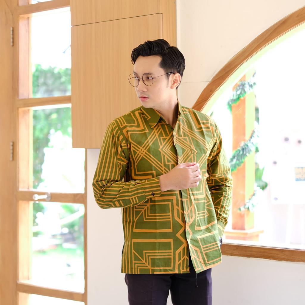 cover-LABIRIN Kemeja Batik Pria Solo Lengan Panjang Lapis Furing BY BATIKSOLOAMANAH-1