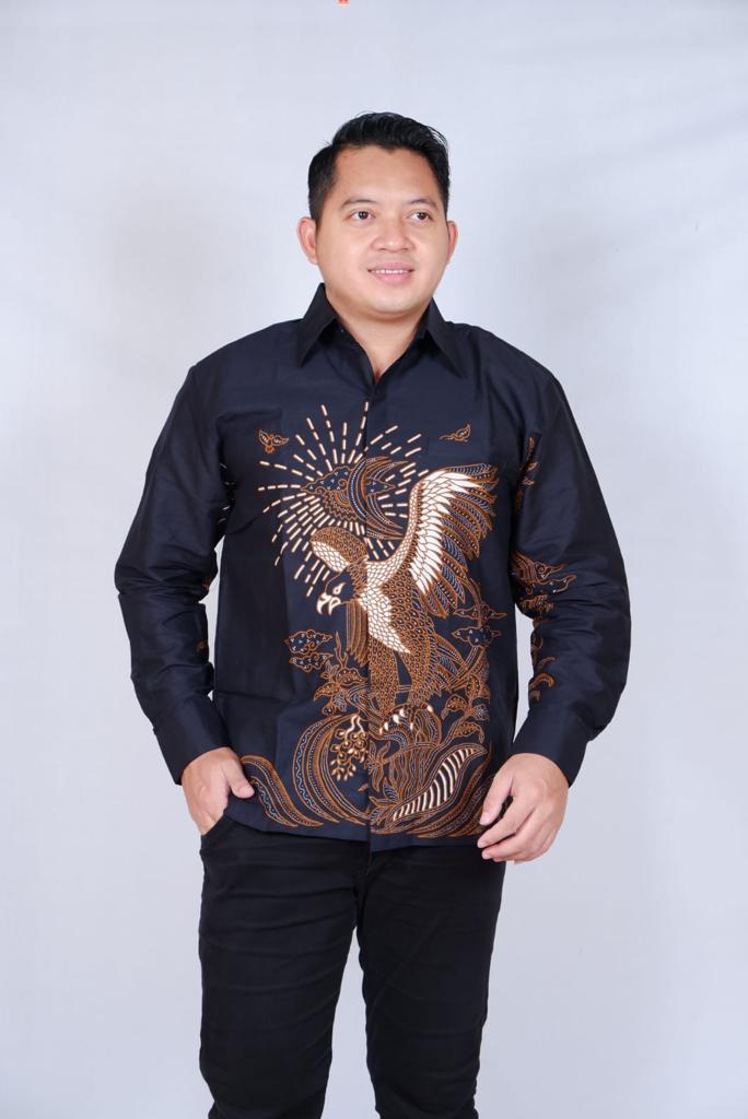 cover-LAKSAMANA ELANG Kemeja Batik Pria Solo Lengan Panjang Lapis Furing BY BATIKSOLOAMANAH-1