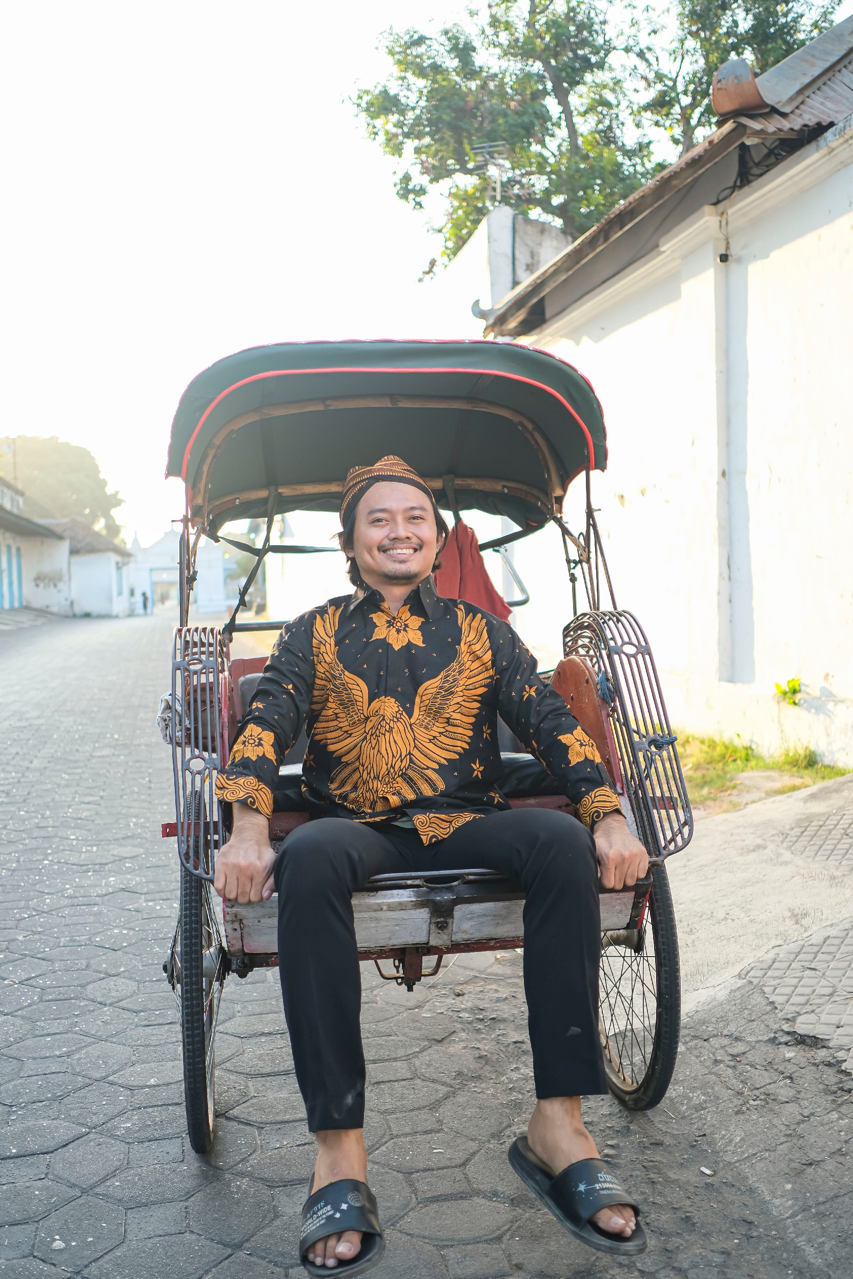 img-ELANG GOLD Kemeja Batik Pria Solo Lengan Panjang Lapis Furing BY Mbahblangkonsolo-2