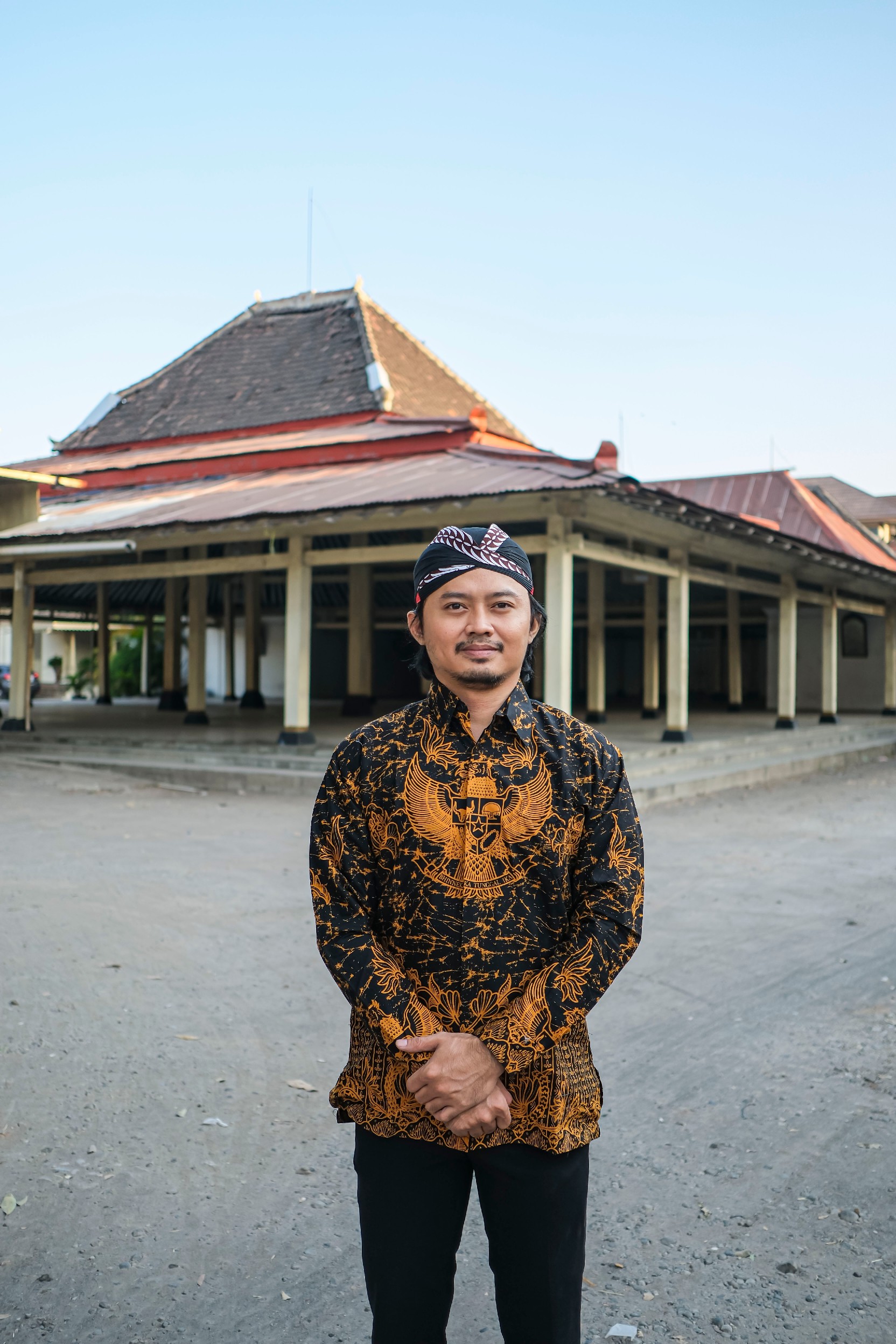 cover-GARUDA PANCASILA GOLD Kemeja Batik Pria Solo Lengan Panjang Lapis Furing BY Mbahblangkonsolo-1