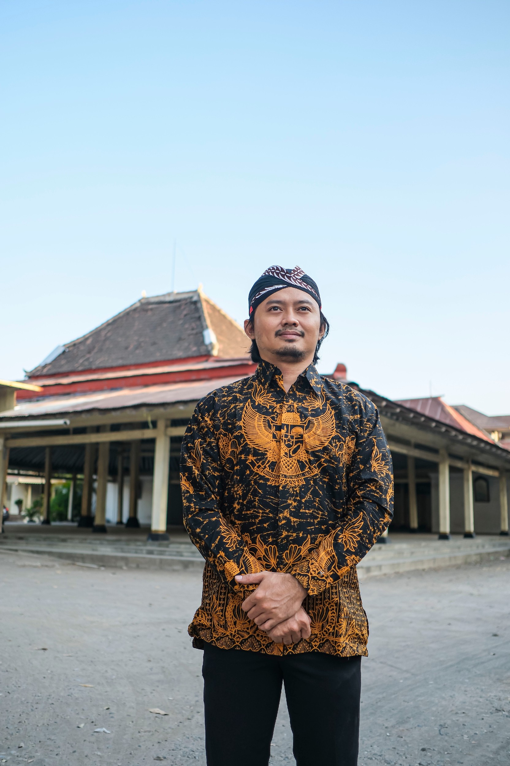 img-GARUDA PANCASILA GOLD Kemeja Batik Pria Solo Lengan Panjang Lapis Furing BY Mbahblangkonsolo-3