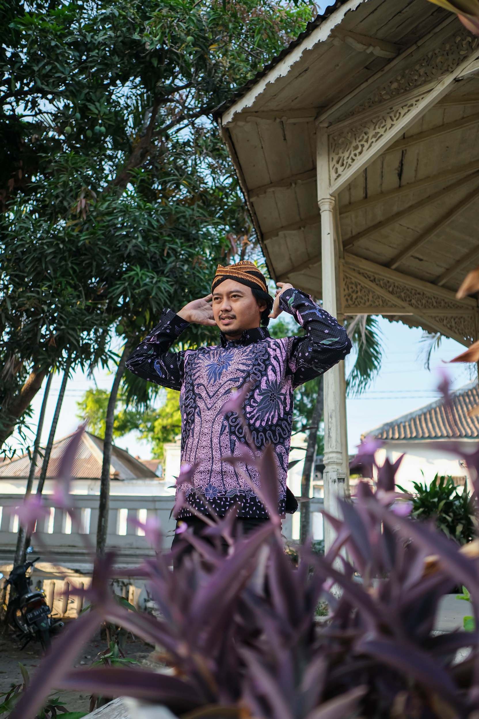 cover-GITARJA UNGU LILAC Kemeja Batik Pria Solo Lengan Panjang Lapis Furing BY Mbahblangkonsolo-1