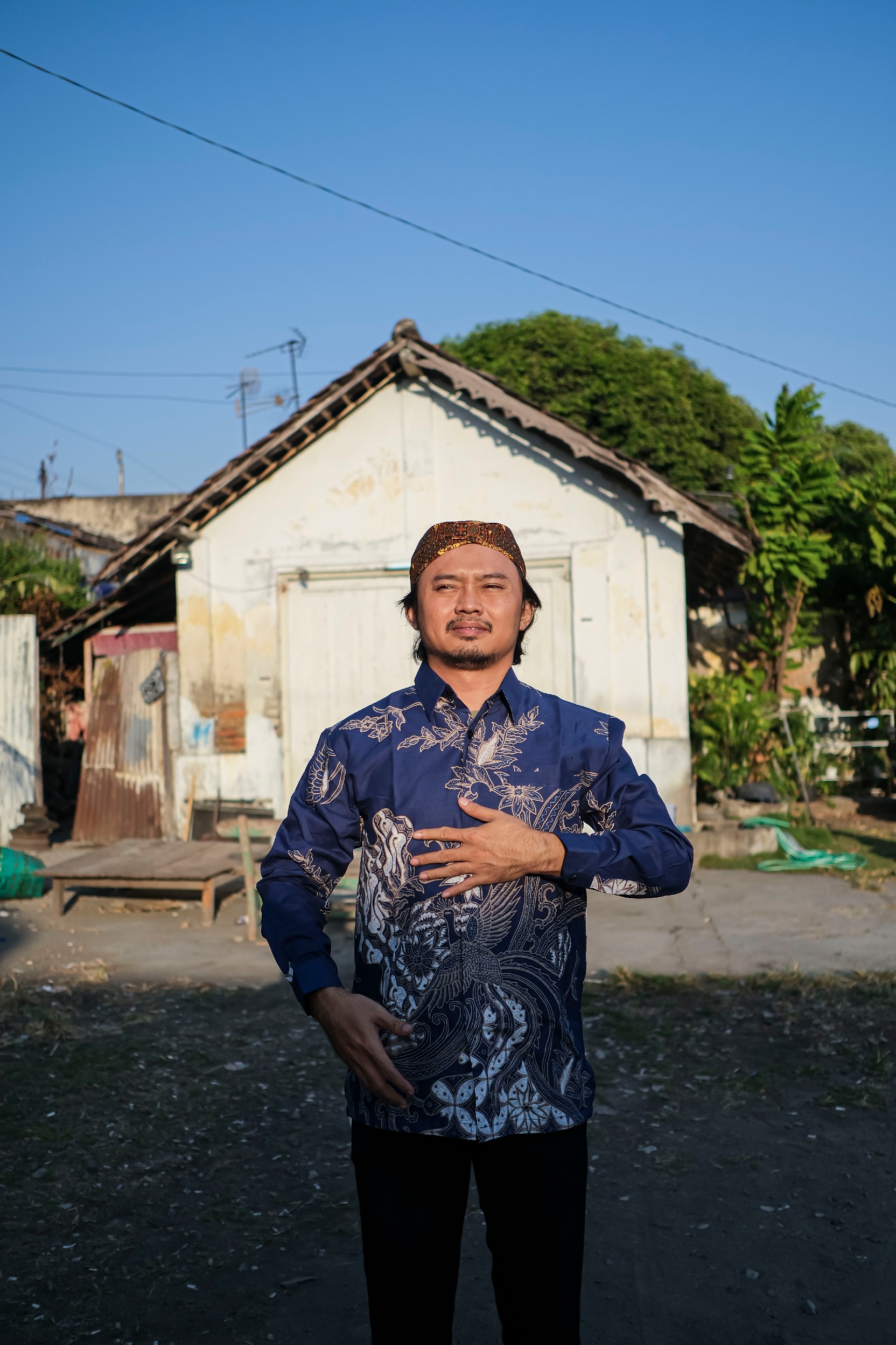 img-PEKSI SELING NAVY Kemeja Batik Pria Solo Lengan Panjang Lapis Furing BY Mbahblangkonsolo-4