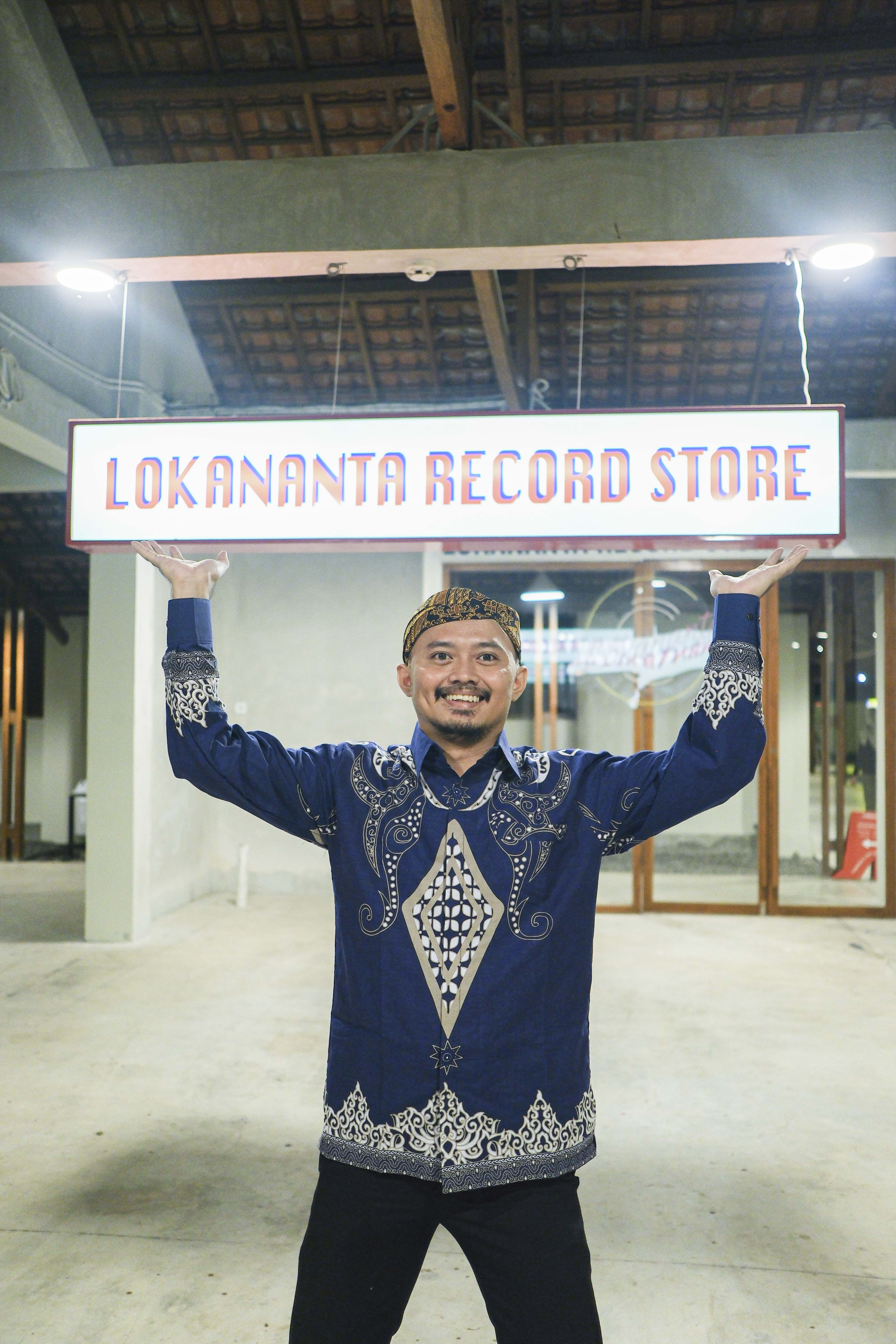 cover-PERMATA BIRU Kemeja Batik Pria Solo Lengan Panjang Lapis Furing BY Mbahblangkonsolo-1