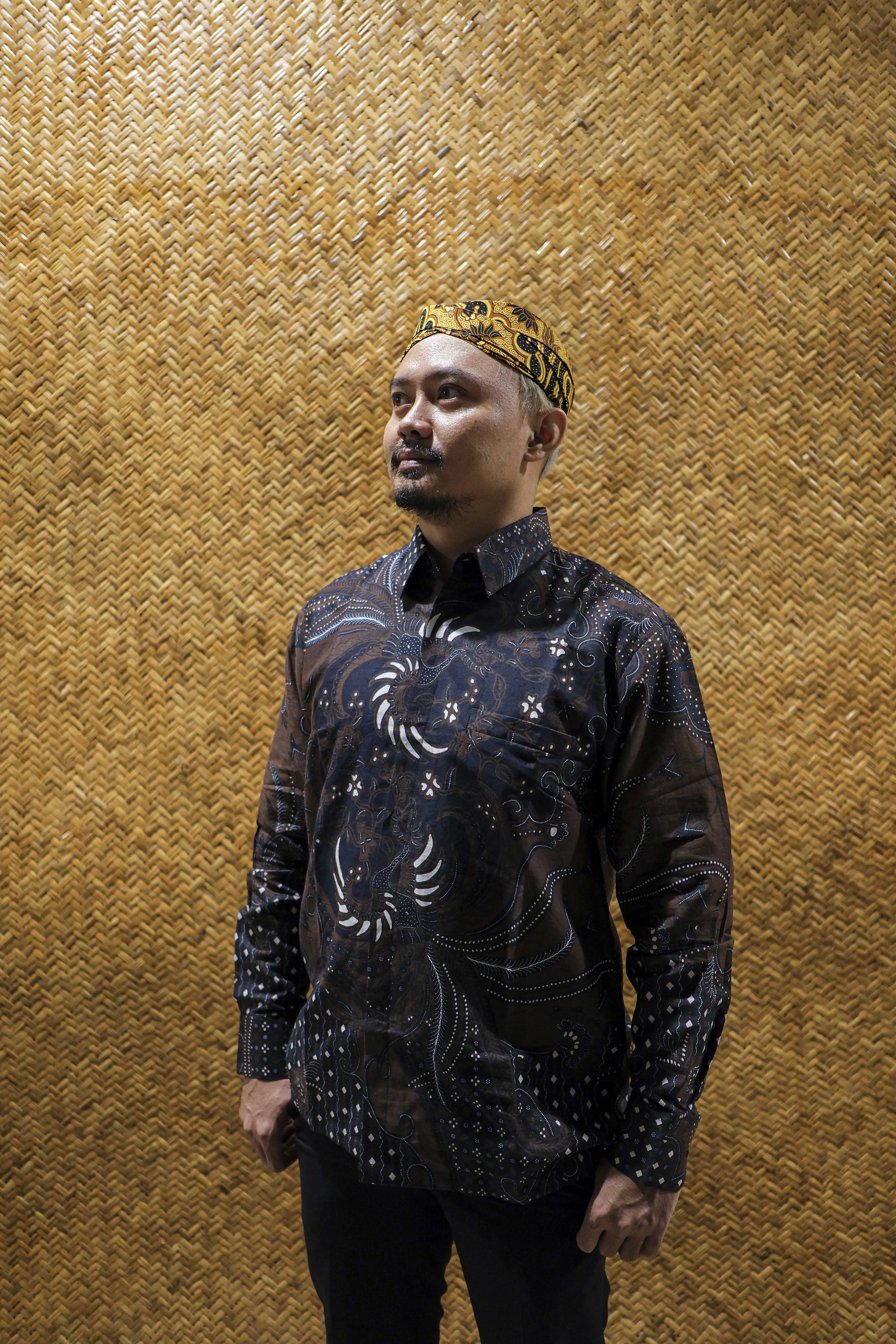 cover-PRASTOWO HITAM Kemeja Batik Pria Solo Lengan Panjang Lapis Furing BY Mbahblangkonsolo-1