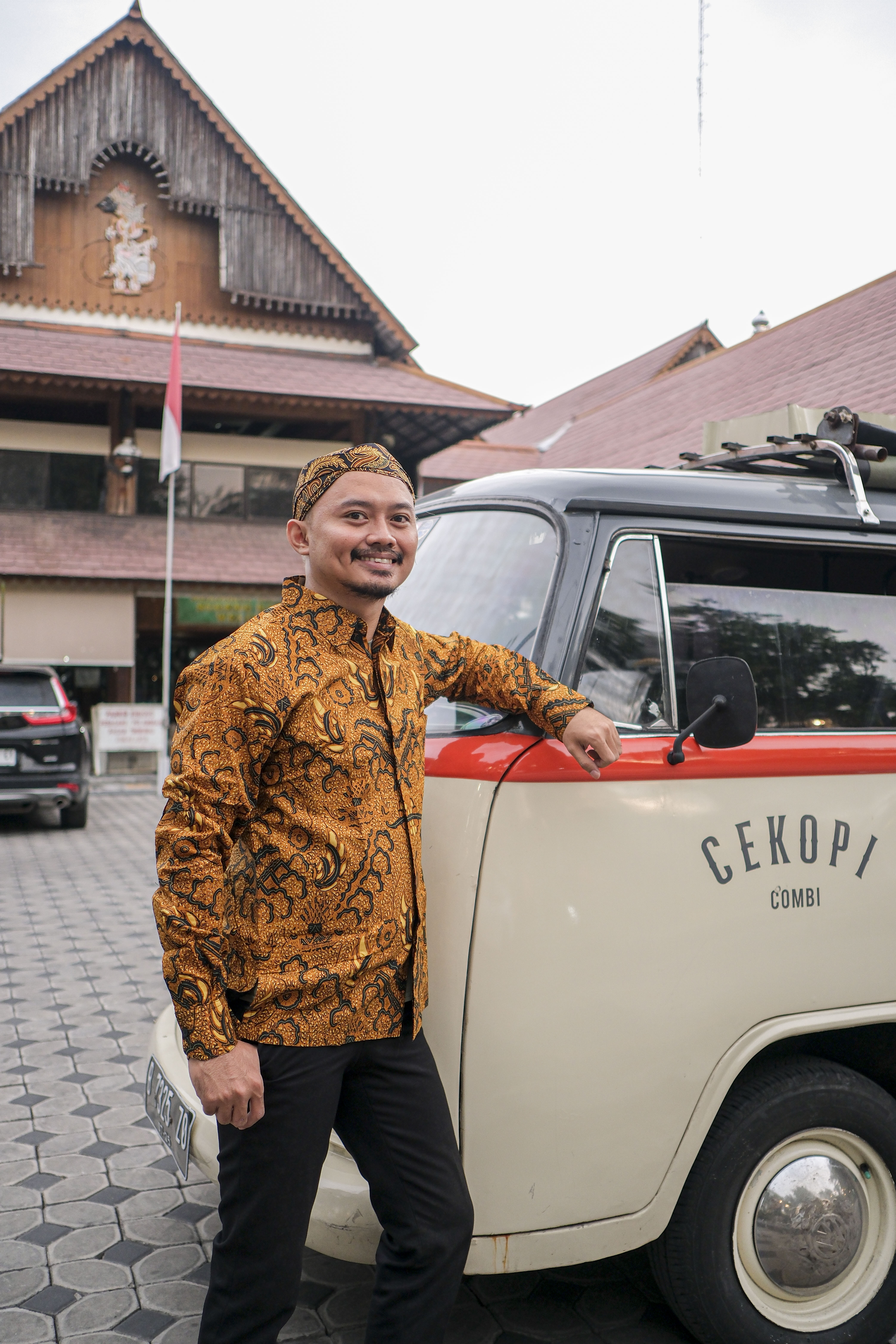 img-CAHAYA Kemeja Batik Pria Solo Lengan Panjang Lapis Furing BY Mbahblangkonsolo-3