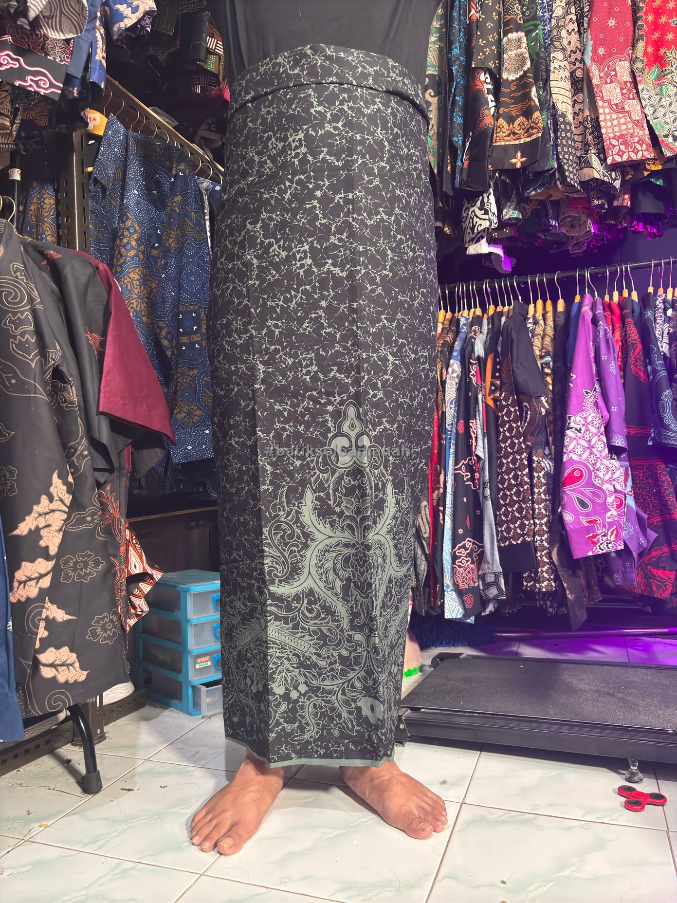 cover-SARUNG BATIK SOLO AJIBHANU LAWASAN KATUN HALUS PREMIUM MODERN BY BATIKSOLOAMANAH-1