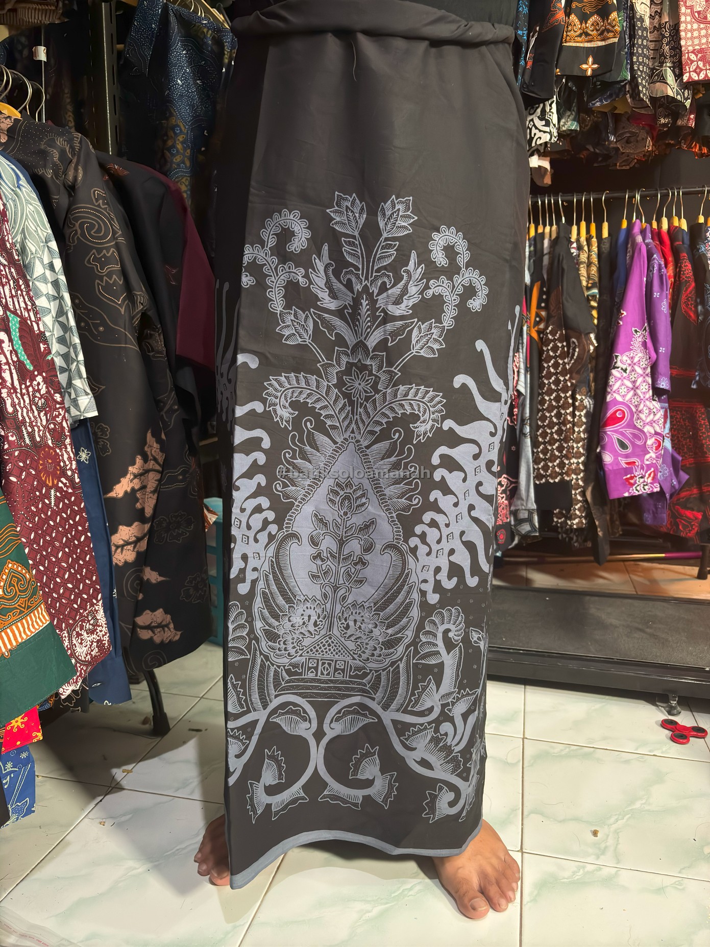 img-SARUNG BATIK SOLO GEBER GUNUNGAN LAWASAN KATUN HALUS PREMIUM MODERN BY BATIKSOLOAMANAH-2