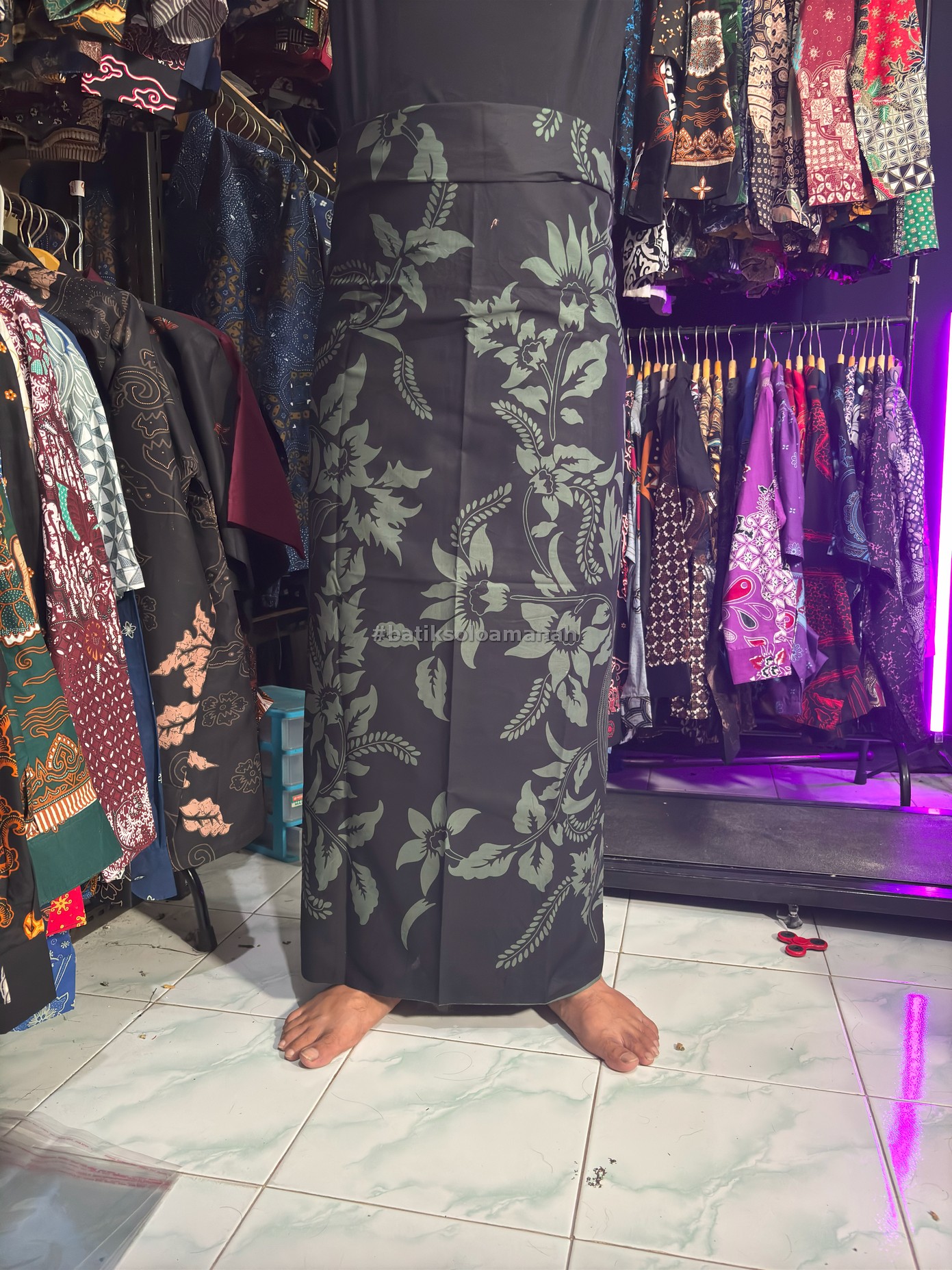 img-SARUNG BATIK SOLO KEMBANG LAWASAN KATUN HALUS PREMIUM MODERN BY BATIKSOLOAMANAH-2