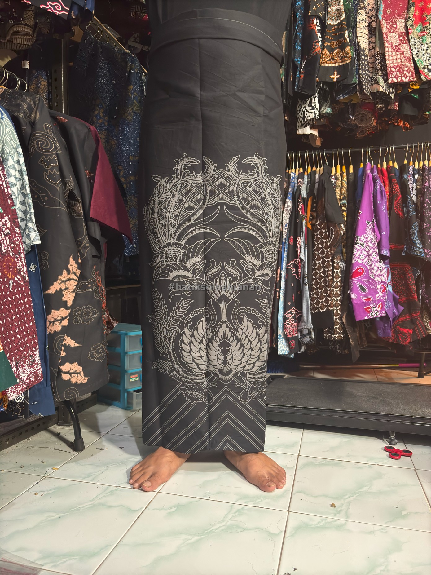 img-SARUNG BATIK SOLO PADI LAWASAN KATUN HALUS PREMIUM MODERN BY BATIKSOLOAMANAH-2