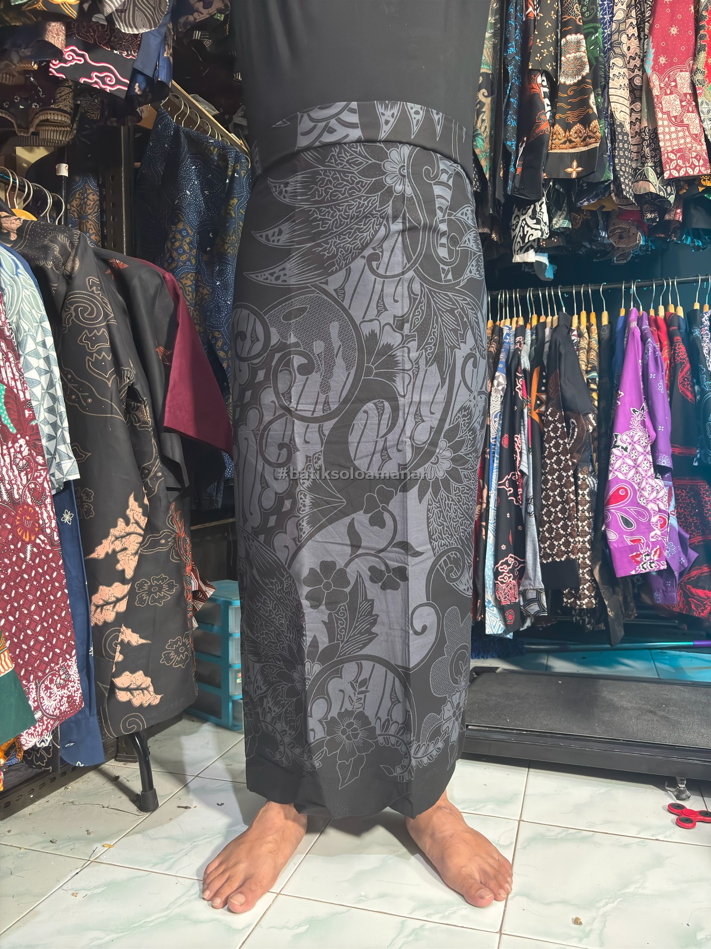 cover-SARUNG BATIK SOLO PARANG LAWASAN KATUN HALUS PREMIUM MODERN BY BATIKSOLOAMANAH-1