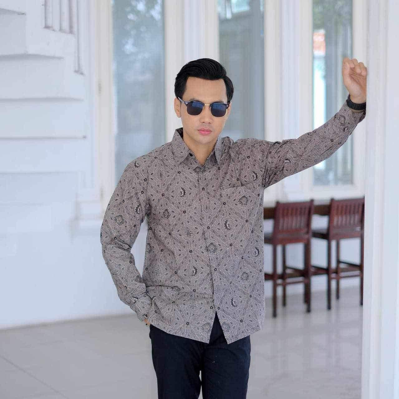 cover-SIDOMUKTI LAWASAN Kemeja Batik Pria Solo Lengan Panjang Lapis Furing By BATIKSOLOAMANAH-1