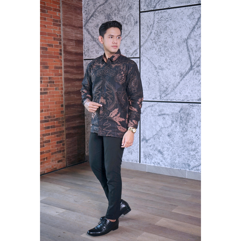 img-MAHKOTA SOGAN Kemeja Batik Pria Solo Lengan Panjang Lapis Furing By BATIKSOLOAMANAH-4