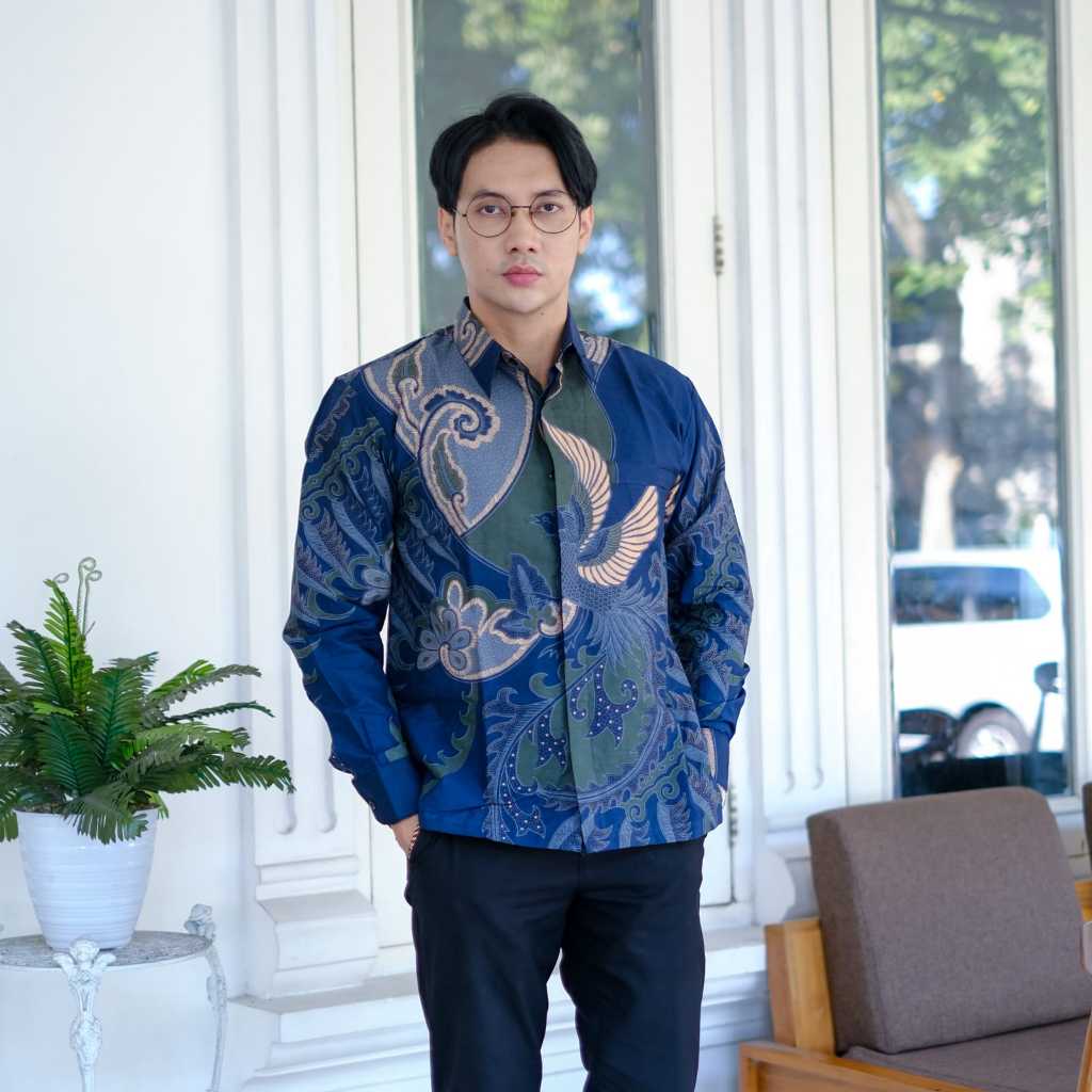 cover-PEKSI ABSTRAK NAVY Kemeja Batik Pria Solo Lengan Panjang Lapis Furing By BATIKSOLOAMANAH-1