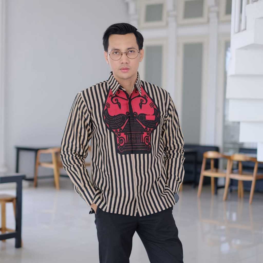 cover-LURIK GUNUNGAN Kemeja Batik Pria Solo Lengan Panjang Lapis Furing By BATIKSOLOAMANAH-1