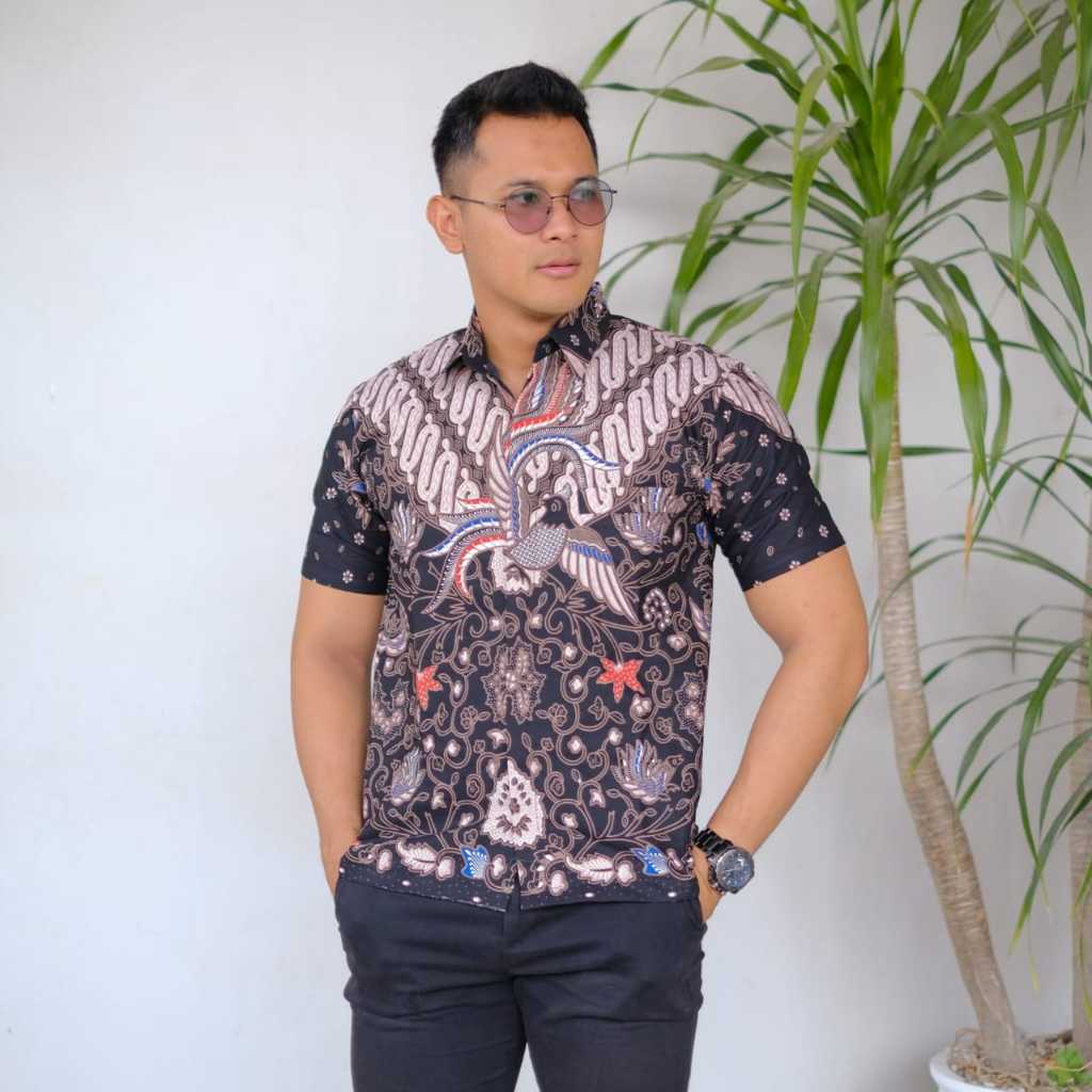 cover-PARANG MANUK IRENG Kemeja Batik Pria Solo Lengan Pendek Lapis Furing By BATIKSOLOAMANAH-1