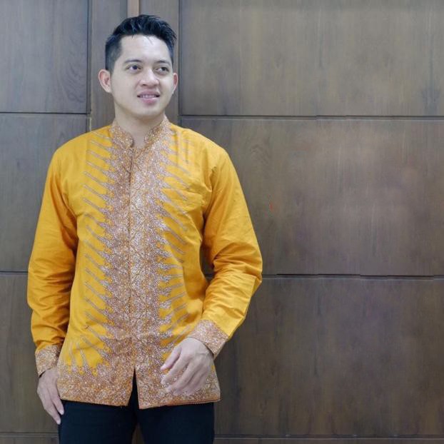 cover-KOKO MODANG KUNING Kemeja Batik Pria Solo Lengan Panjang Lapis Furing By BATIKSOLOAMANAH-1
