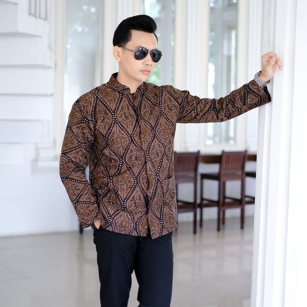 cover-KOKO PARI COKLAT Kemeja Batik Pria Solo Lengan Panjang Lapis Furing By BATIKSOLOAMANAH-1