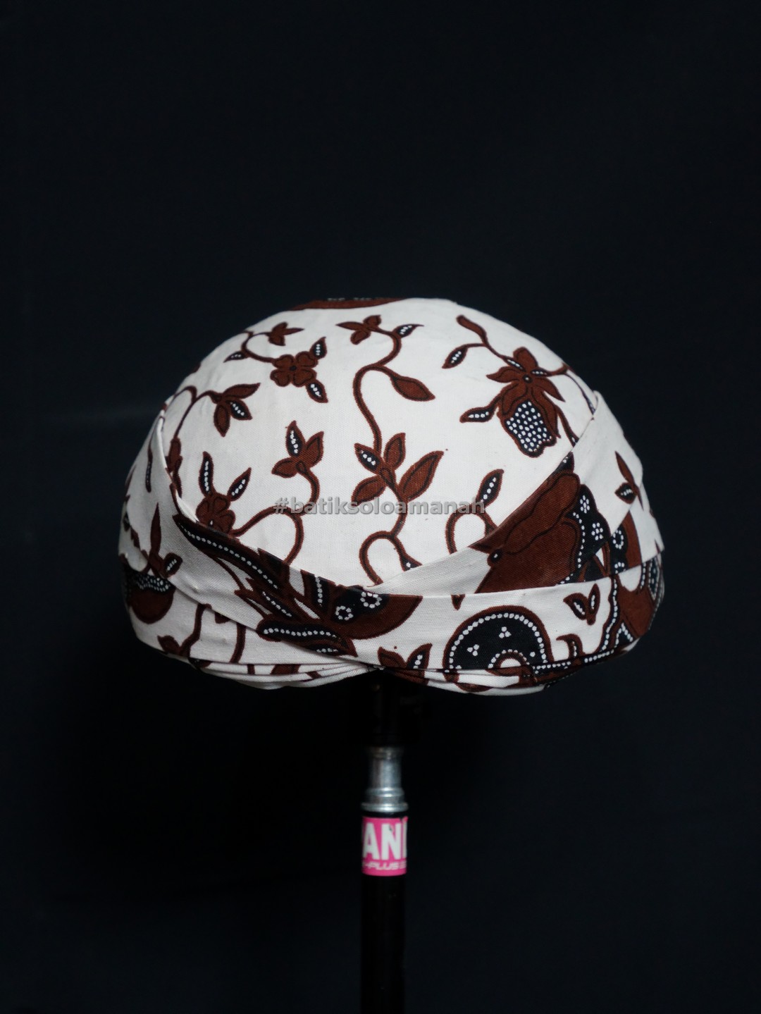 img-BLANGKON SOLO MOTIF KEMBANG GURDO PUTIH-2